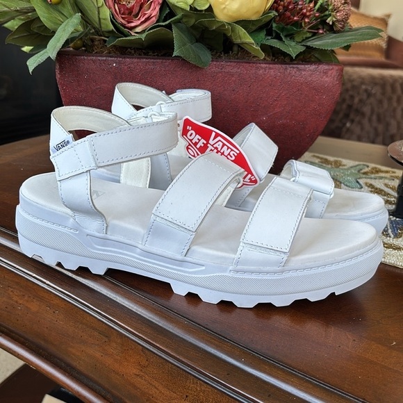 Brand New Vans Genuine Leather Colfax Sandals in True White Adjustable Straps - Picture 2 of 16